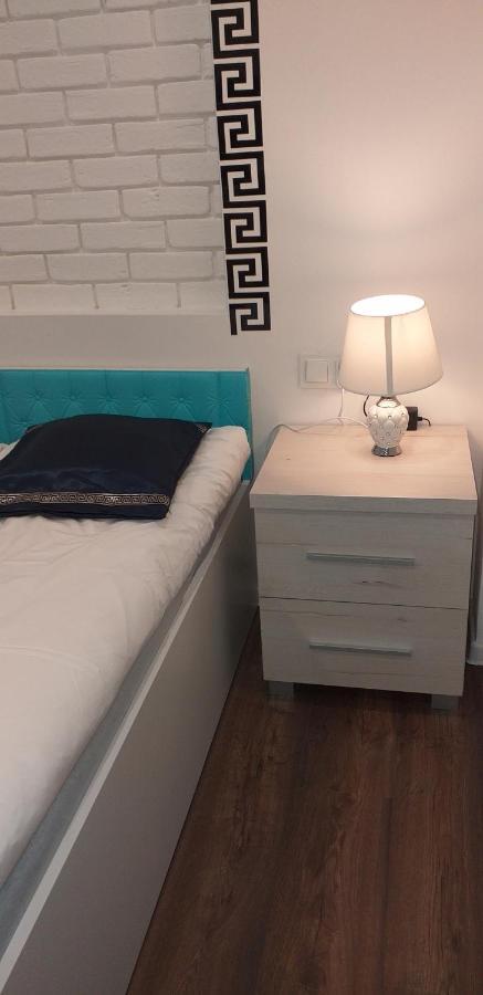 Apartamenty centrum MAŁA DWÓJECZKA BŁĘKITNA Panoramiczna BALKONEM PROMENADA Kielce Exterior foto