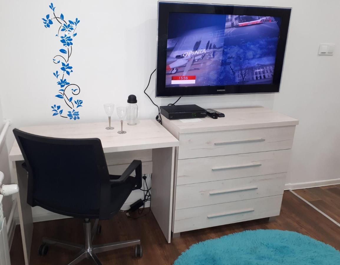 Apartamenty centrum MAŁA DWÓJECZKA BŁĘKITNA Panoramiczna BALKONEM PROMENADA Kielce Exterior foto