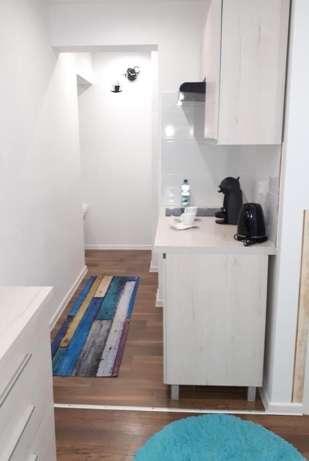 Apartamenty centrum MAŁA DWÓJECZKA BŁĘKITNA Panoramiczna BALKONEM PROMENADA Kielce Exterior foto